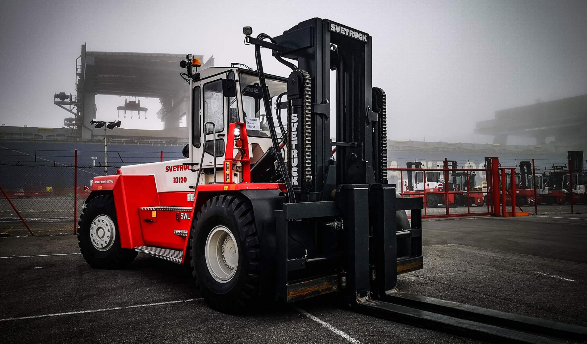 Photo of a Big Fork Lift / Heavy Duty Fork Lift / Heavy Capacity Svetruck Fork Lift