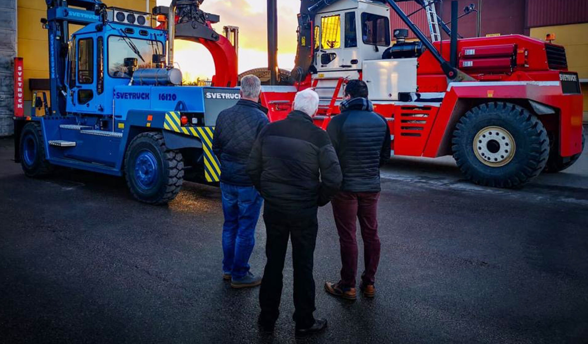 Photo of People Looking at Big Fork Lifts / Heavy Duty Fork Lifts / Heavy Capacity Svetruck Fork Lifts